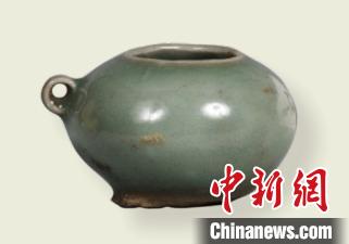 粉青釉鸟食罐 广州博物馆 供图
