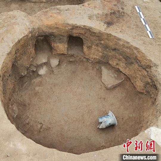 图为考古部门发掘出的文物。　内蒙古文物考古研究院供图