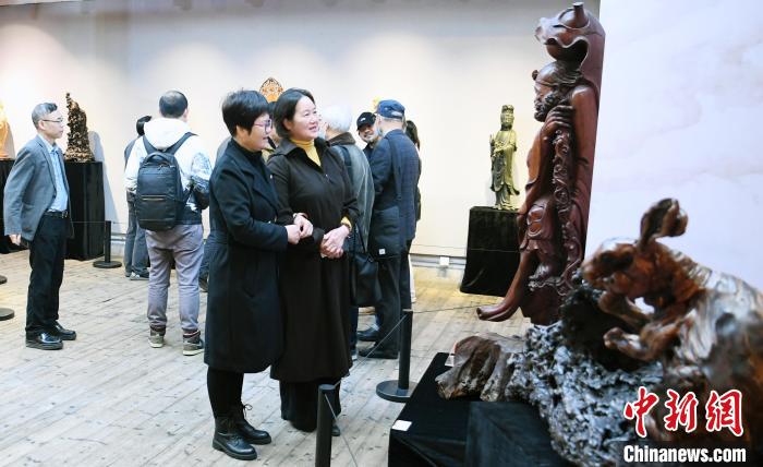 福州举办木雕非遗展展示其悠久艺术脉络传承